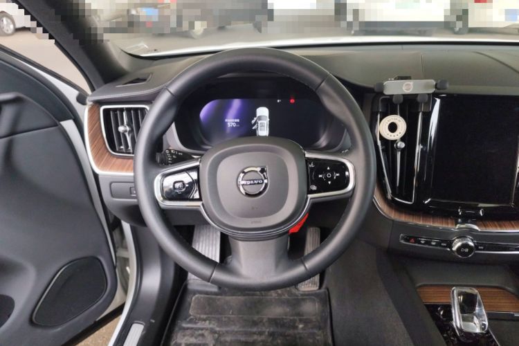 Used Volvo XC60 2023 B5 4x4 Smart Luxury Edition