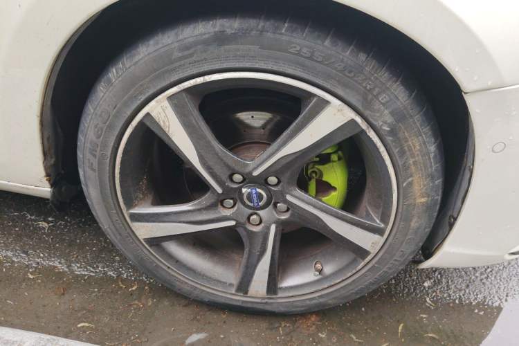 Used Volvo S60 2015 T5 Personalized Sport Edition Right Front Wheel Hub