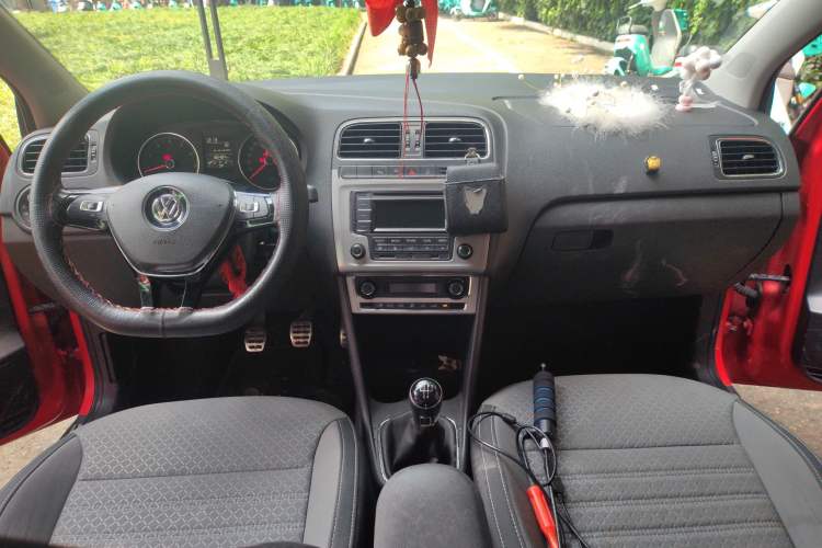 Used Volkswagen Polo 2014 1.6L Cross Polo Manual Center Console