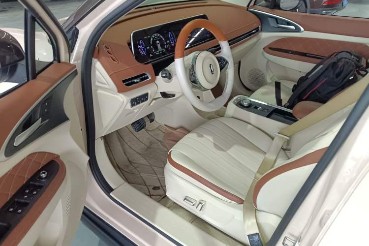 Used ORA Good Cat 2022 Morandi Edition 400km Standard Range Luxury Version Lithium-Ion Battery
