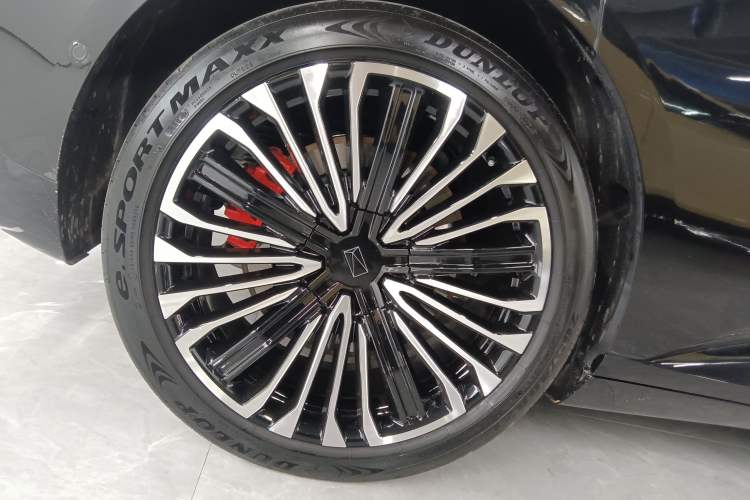 Used Avatr 12 2025 Ultra Extended-Range Edition Right Rear Wheel Hub