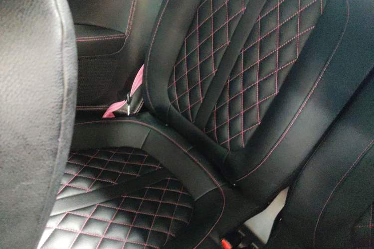 Used Volkswagen Beetle 2015 180TSI model
