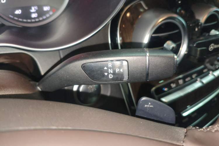 Used Mercedes-Benz GLC 2018 GLC 260 4MATIC Dynamic Edition Gear Lever