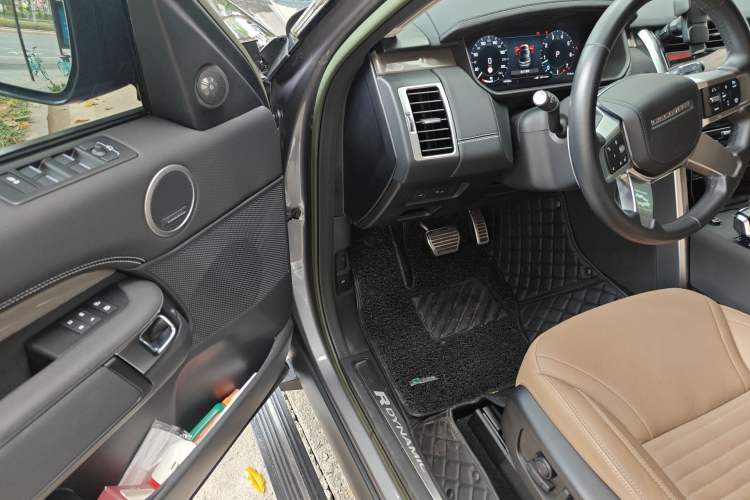 Used Land Rover Discovery 2023 360 PS Metropolitan Edition Driver Seat