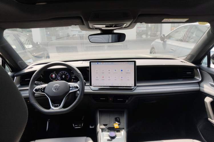 Used Volkswagen Tayron 2025 Tiguan L 380TSI 4Motion Luxury Easy Package Center Console