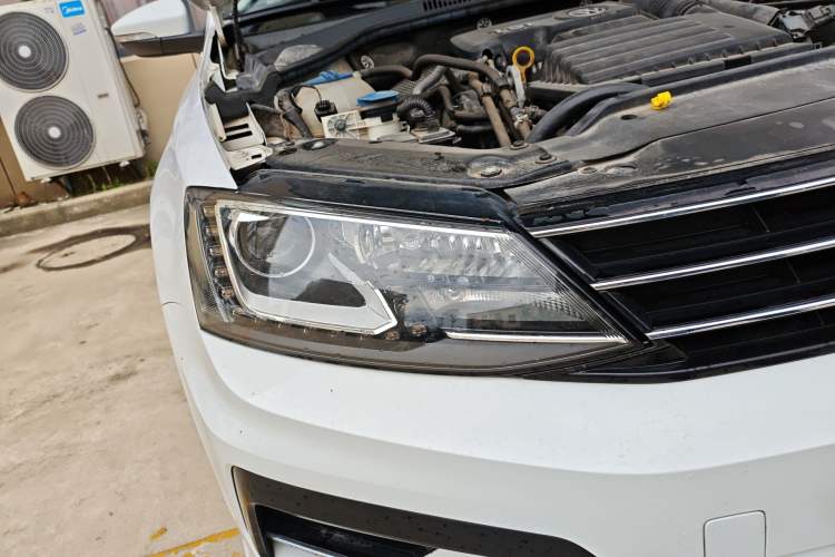 Used Volkswagen Sagitar 2018 280TSI DSG Ignite Edition Right Front Headlight