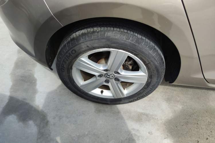 Used Volkswagen Golf 2015 1.4TSI Automatic Luxury Model Right Rear Wheel Hub