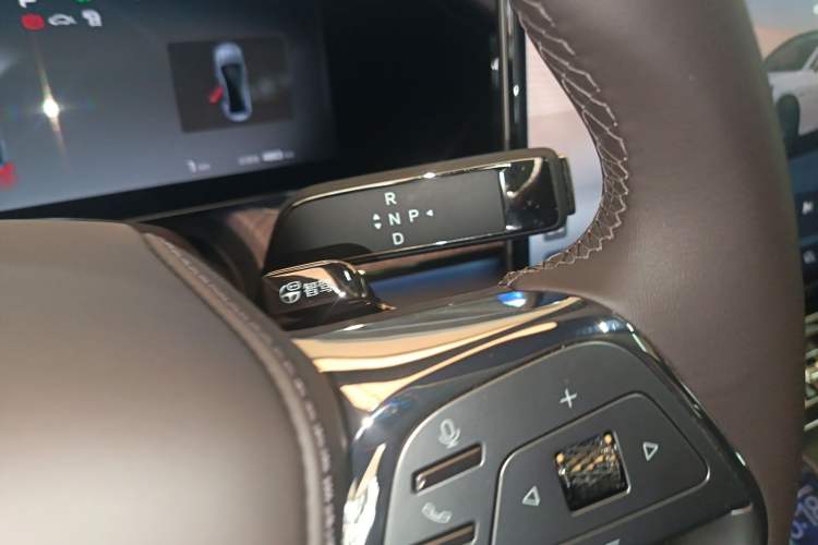 Used Denza Z9 2024 1100 km All-Wheel-Drive Ultra Version
