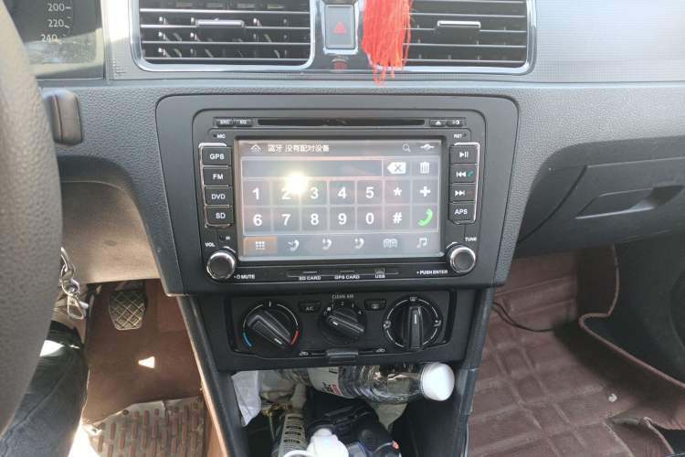 Used Volkswagen Santana 2015 1.4L Manual Fashion Edition Audio And AC Panel