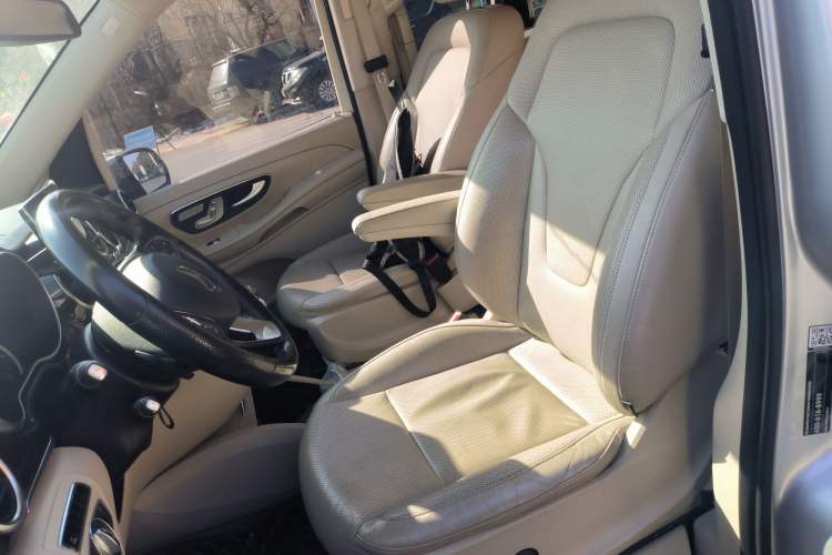 Used Mercedes-Benz V-Class 2016 V 260 Avantgarde Edition
