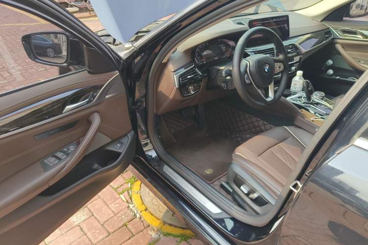 Used BMW 5 Series 2022 Restyled 525Li Luxury Package Driver Seat