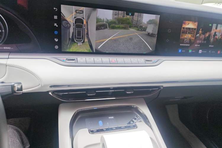 Used VOYAH FREE 2025 318 259 km All-Wheel-Drive Exploration Edition