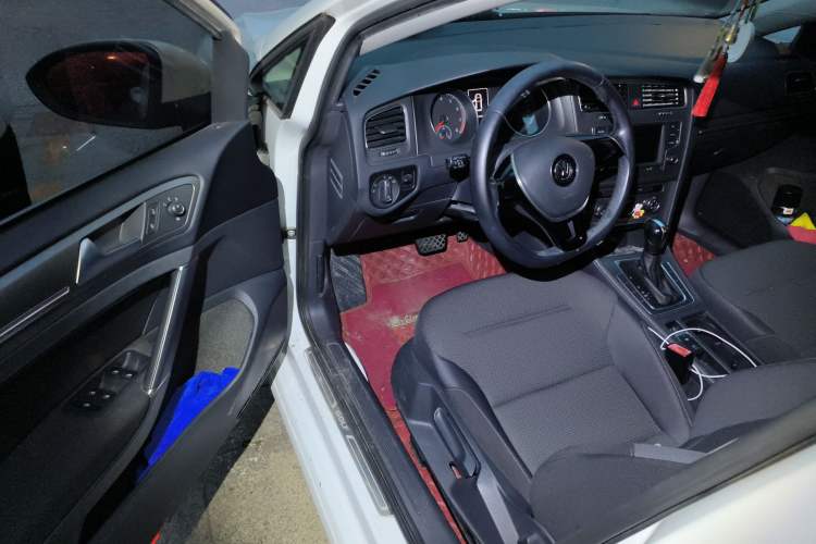 Used Volkswagen Golf 2016 1.6L Automatic Comfort Model Driver Seat