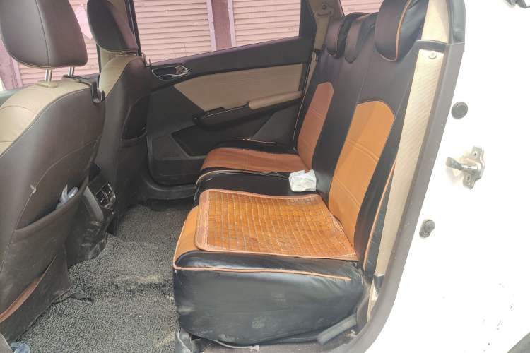 Used Baojun 310W 2017 1.5L Manual Fashion Model China V