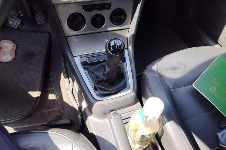 Used Volkswagen Lavida 2013 Revised Classic 1.6L Manual Fashion Edition Gear Lever