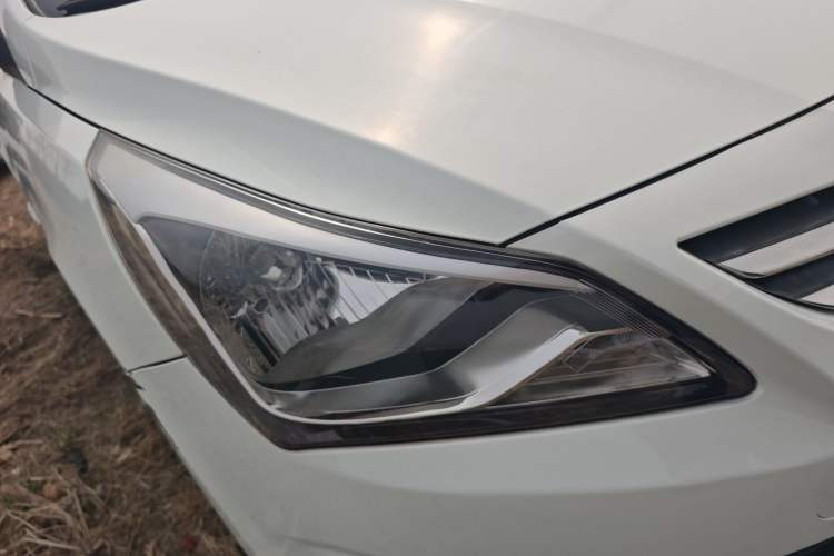 Used Hyundai Verna (older generation) 2014 1.4L Manual Smart GLS Trim
