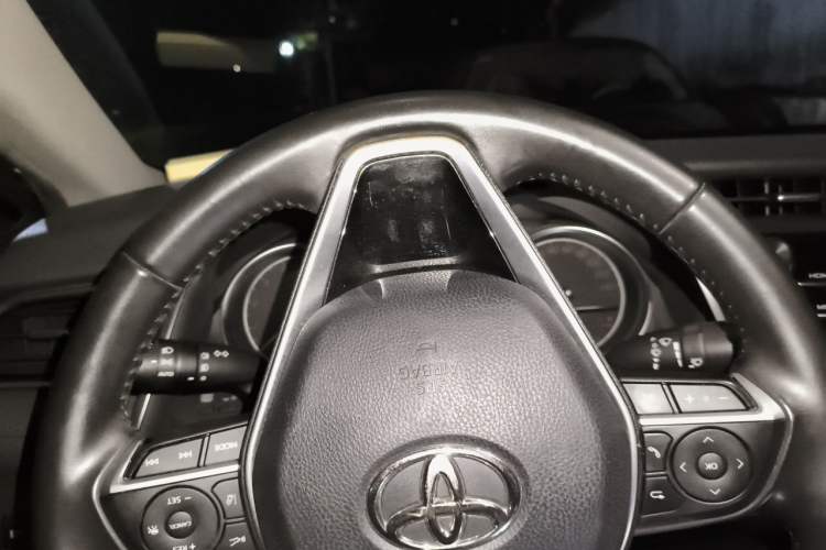 Used Toyota Camry 2018 2.0G Luxury Edition
