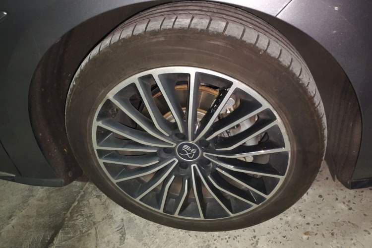 Used BYD Han 2020 EV Long-Range Luxury Model Right Front Wheel Hub