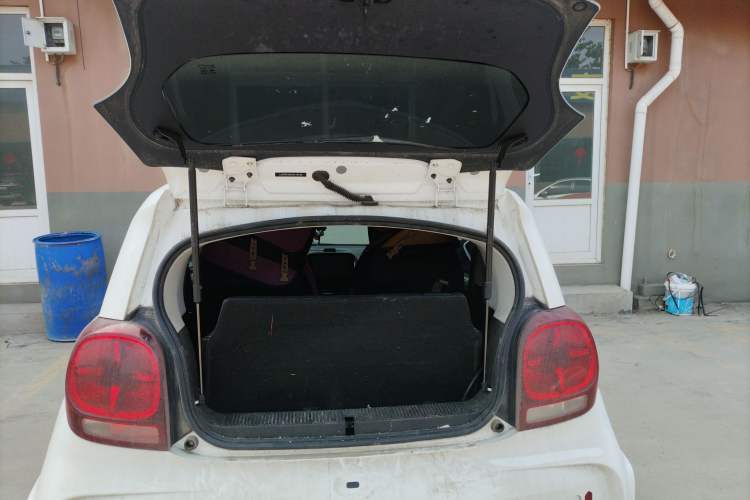 Used Roewe Clever 2022 311km QiQi BoBo Edition Trunk