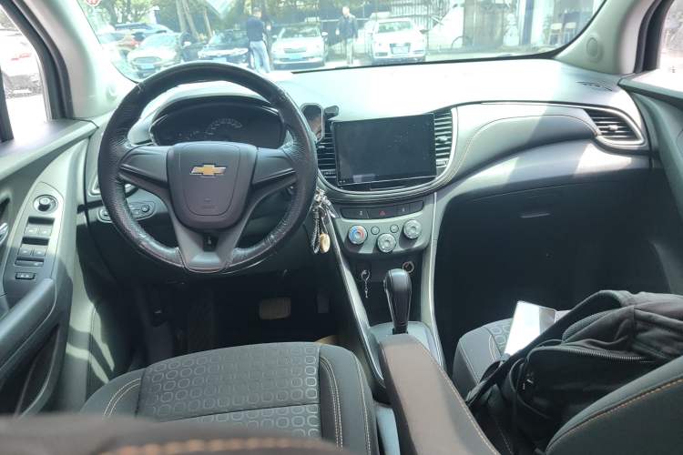 Used Chevrolet Trax 2017 1.4T Automatic Two-Wheel Drive Comfort Version Center Console