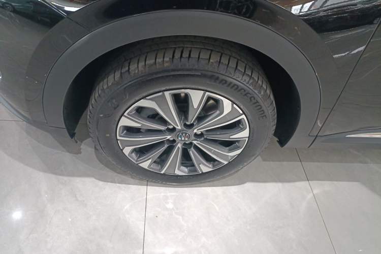 Used Buick Envision 2025 25T Entry-Grade Platinum Edition Exterior 4