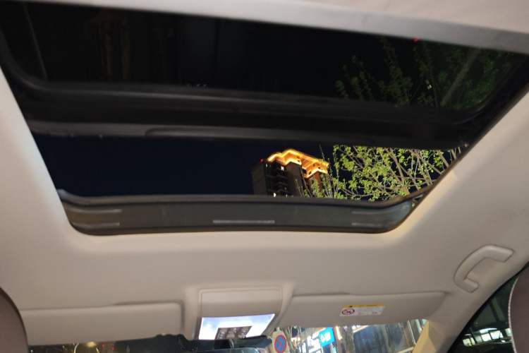 Used Volkswagen Viloran 2020 330TSI Luxury Edition Headliner