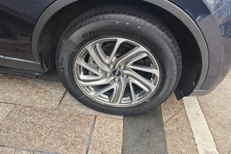 Used Lincoln Aviator 2021 3.0T V6 Four-Wheel Drive Luxury Edition Right Front Wheel Hub