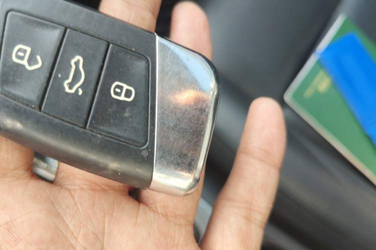 Used Volkswagen Tiguan 2015 1.8TSI Automatic All-Wheel-Drive Luxury Model Vehicle Key