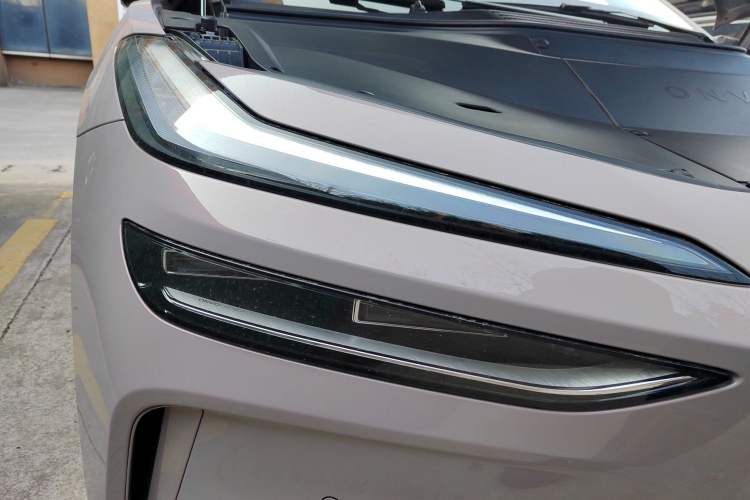 Used ONVO L60 2024 60 kWh All-Wheel Drive