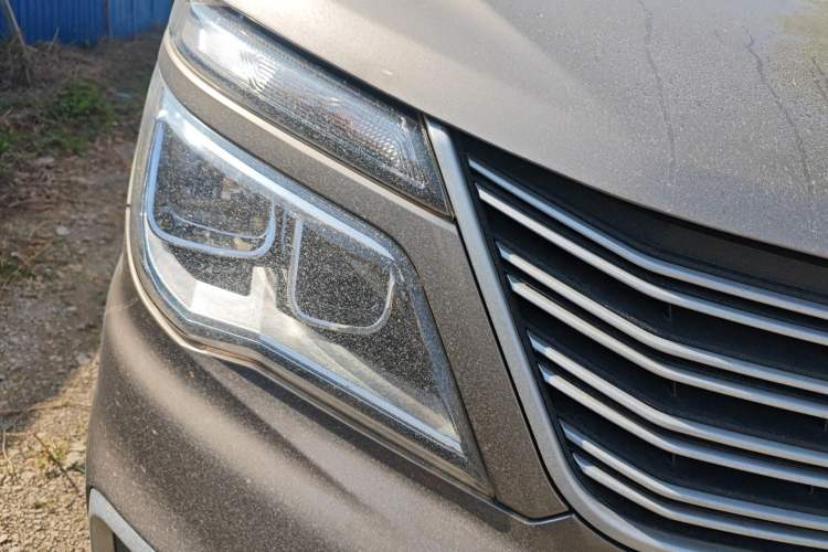 Used FORTHING Lingzhi 2022 M5L 1.6L Utility Model 7 Seats Right Front Headlight