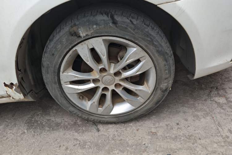 Used Geely Auto Emgrand 2014 Sedan 1.5L Manual Elite Model
