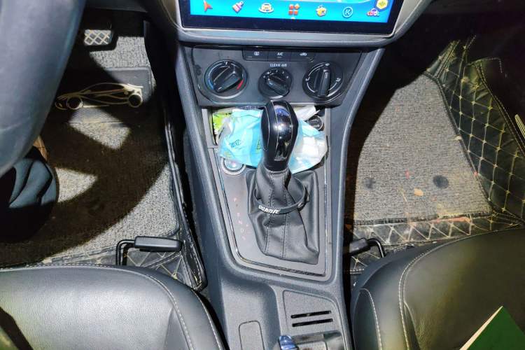 Used Volkswagen Lavida 2017 1.6L Automatic Comfort Edition
