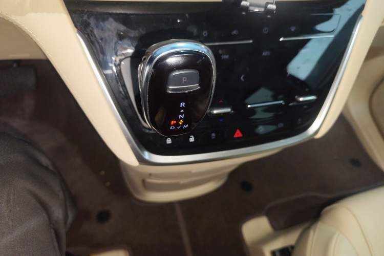 Used Buick GL8 2023 ES Lu Zun Deluxe Model