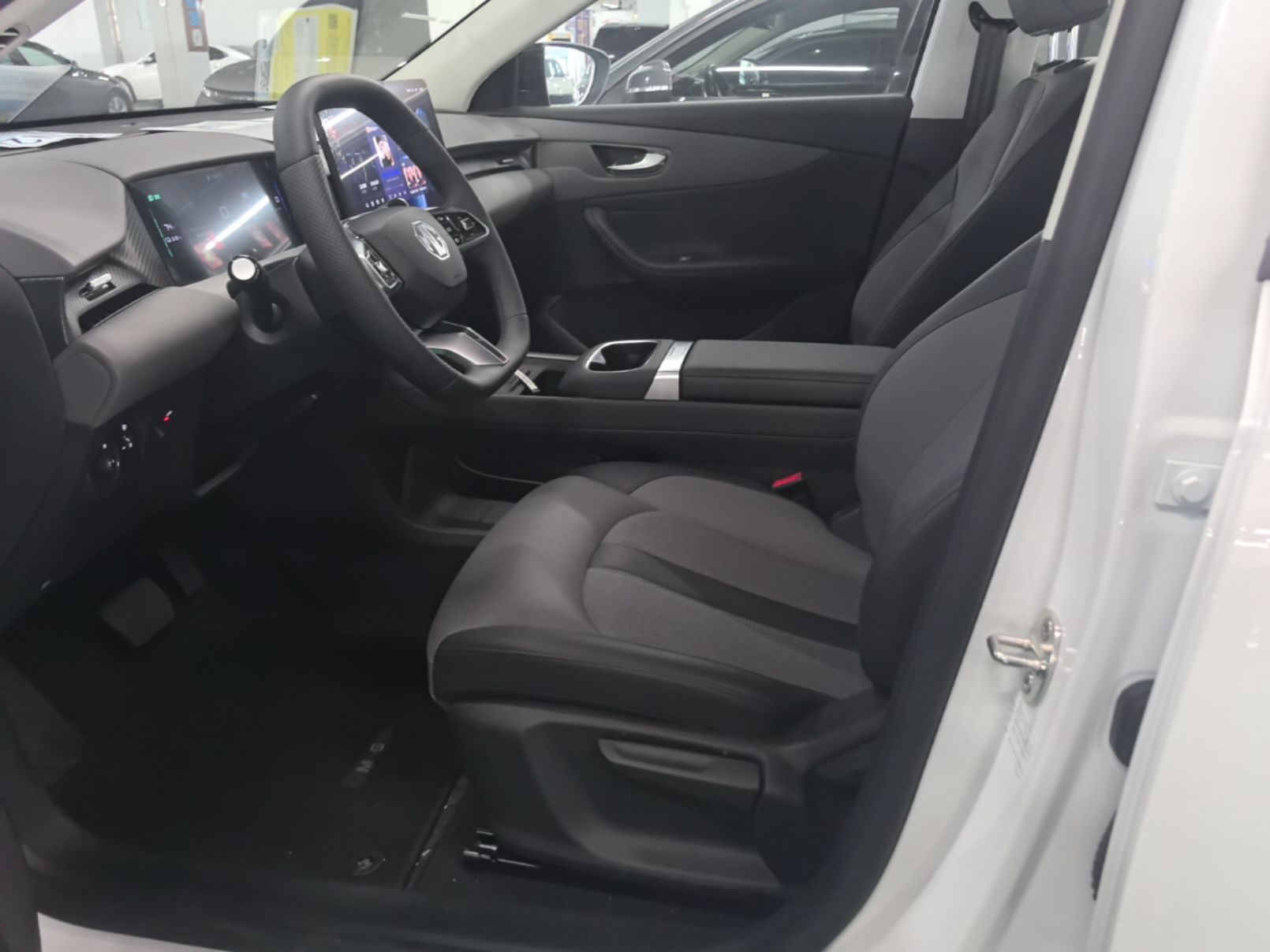 MG ES5 2025 425 Pro Rear-Drive Version — снимка 17