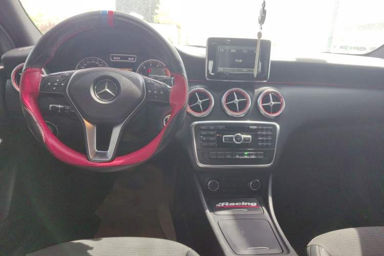 Used Mercedes-Benz A-Class 2013 A 180 Fashion Model Center Console