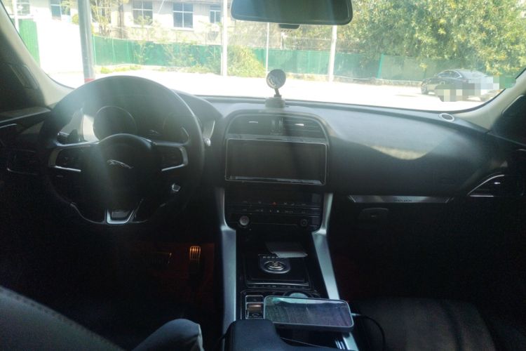 Used Jaguar F-PACE 2018 2.0T Four-Wheel Drive Urban Luxury Edition
