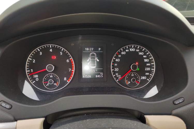 Used Volkswagen Sagitar 2014 1.4TSI Automatic Luxury Model Instrument Cluster