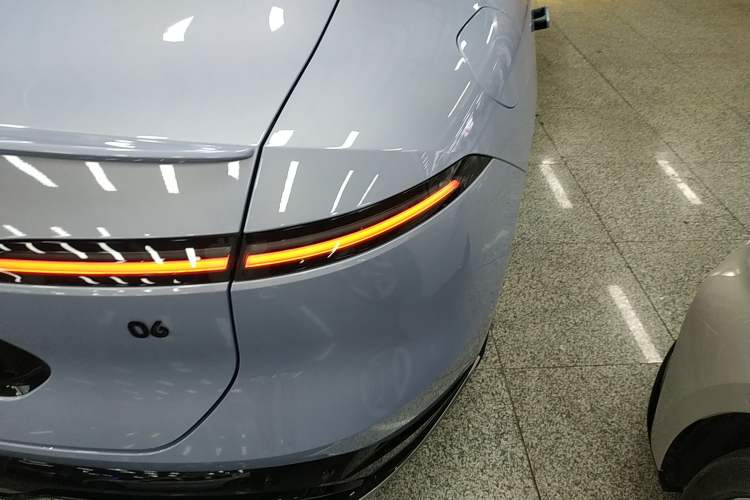 Used Avatr 06 2025 Pro Range-Extended Edition Exterior 3