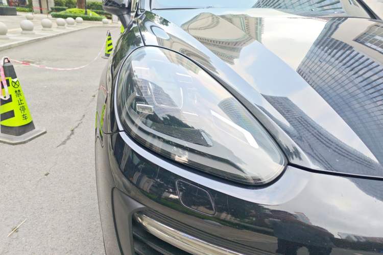 Used Porsche Cayenne 2015 Cayenne Turbo 4.8T Right Front Headlight