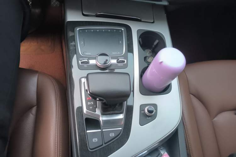 Used Audi Q7 2018 45 TFSI Technology Edition Gear Lever