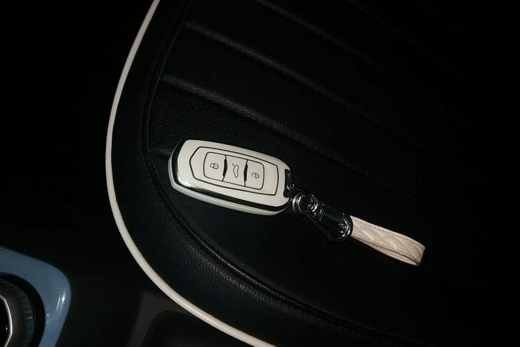 Used Geely Galaxy Panda 2023 Panda Mini 200km Endurance Bear Interior 1