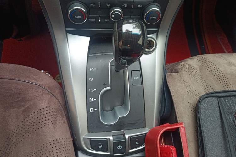 Used Chevrolet Captiva 2017 2.4L 4x4 Flagship Edition 7-Seater Gear Lever