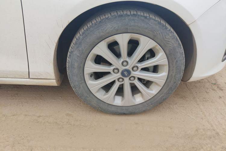 Used Ford Escort 2015 1.5L Automatic Fashion Model Right Front Wheel Hub