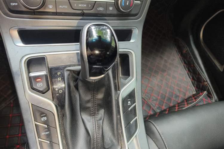Used Geely Auto Emgrand 2019 Leading Edition 1.5L CVT Upward Asian Games Edition China VI Gear Lever