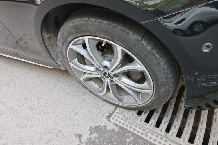 Used Mercedes-Benz E-Class 2021 Restyled E 300 L Sporty and Stylish Edition Right Front Wheel Hub