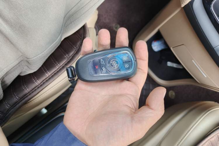 Used Buick GL8 2017 ES 28T Flagship Model China V Standard
