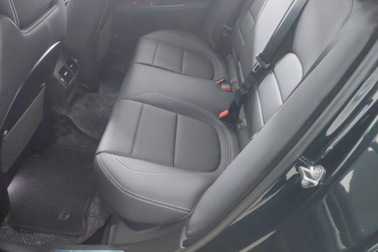 Used Jaguar XEL 2024 2.0T 250 PS R-DYNAMIC S Advanced Sport Edition Left Rear Seat