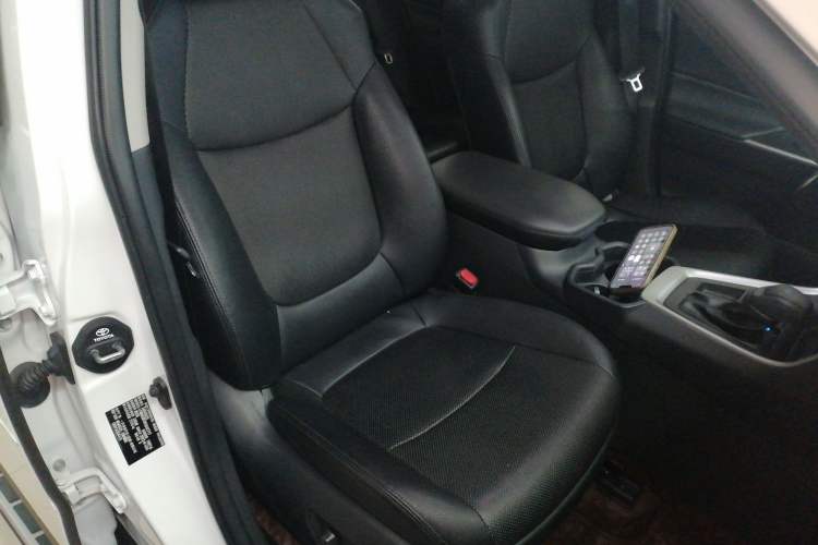 Used Toyota RAV4 2023 2.0L CVT Two-Wheel Drive Fashion Edition Right Front Seat