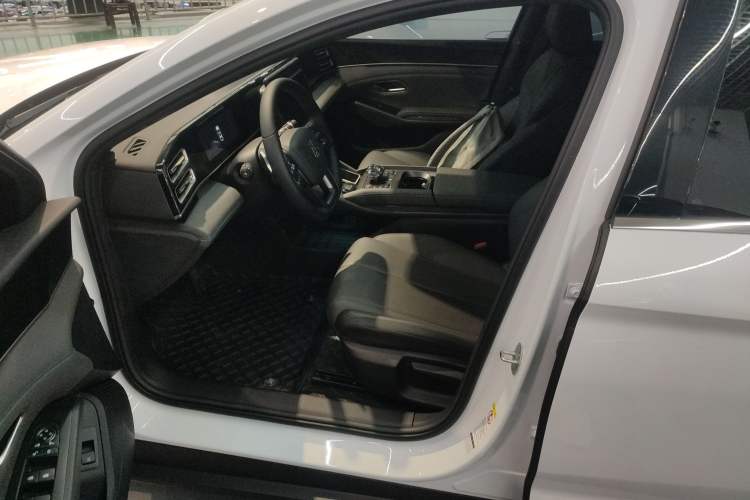 Used BYD Qin L 2025 DM-i Smart Drive 80KM Leading Model Left Front Seat