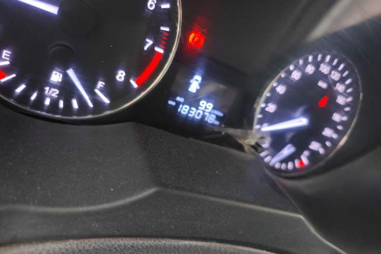 Used JAC Refine M3 2015 Maker Edition 1.6L Luxury Version Odometer Close Up